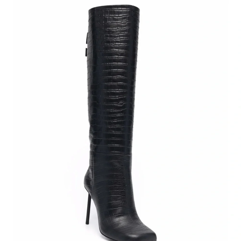 Off-Whit Boots - Picture 3 of 3
